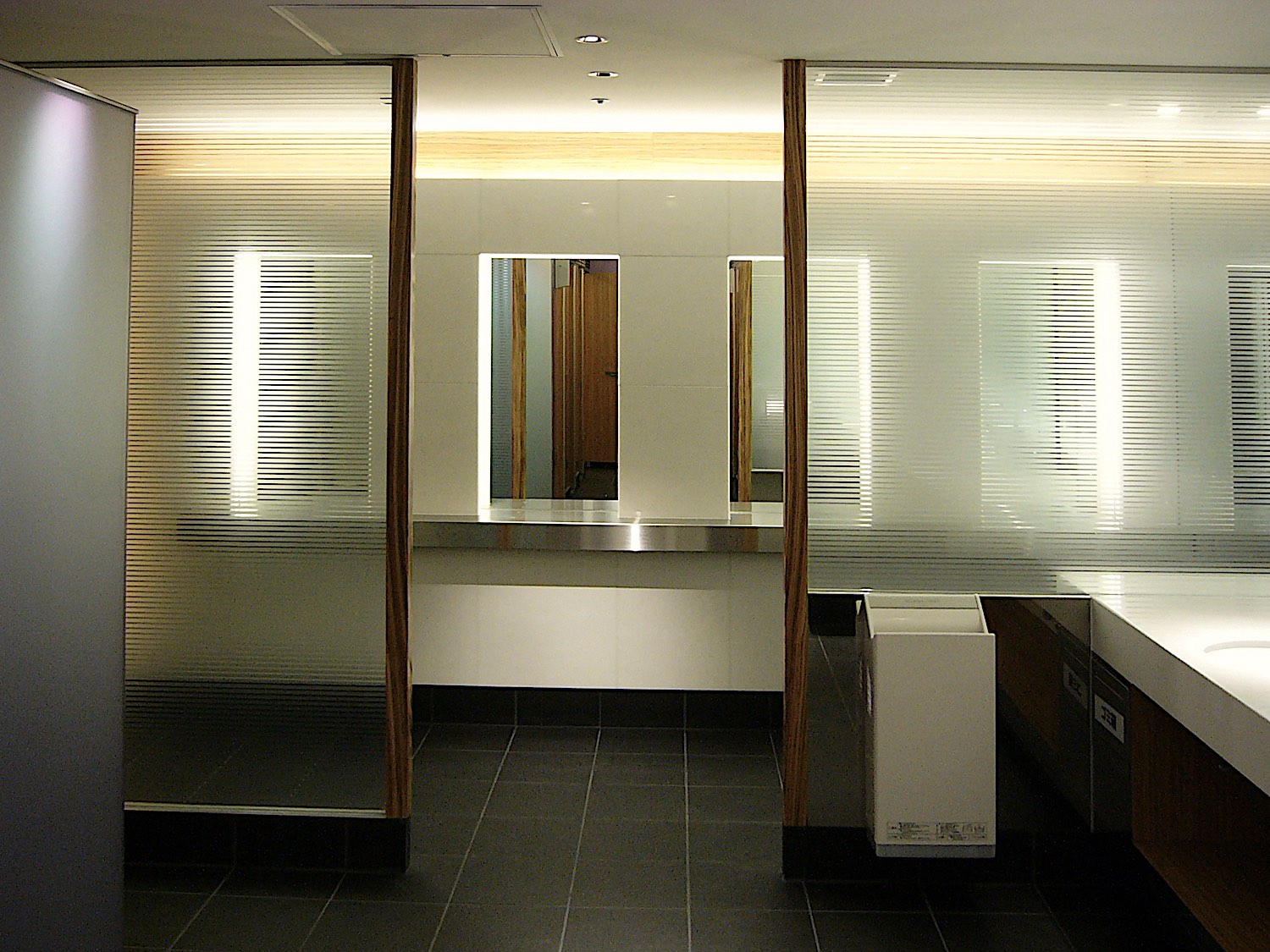 PARCO Nagoya Toilet / nf.Design co.,ltd. | Nakahara・Fukushima